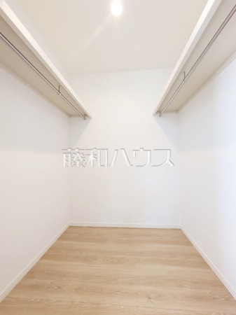 1号棟　ウォークインクローゼット　【世田谷区北烏山８丁目】