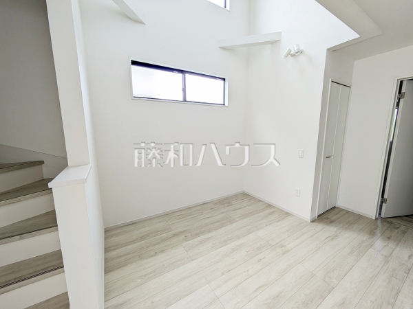 2号棟　リビング　【福岡市早良区四箇１丁目】