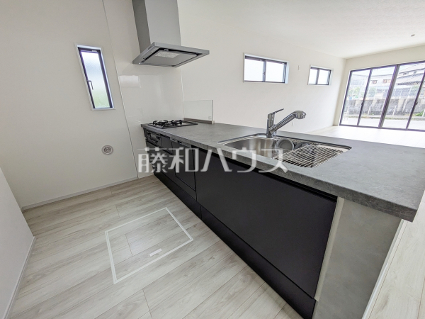 2号棟　キッチン　【福岡市早良区四箇１丁目】