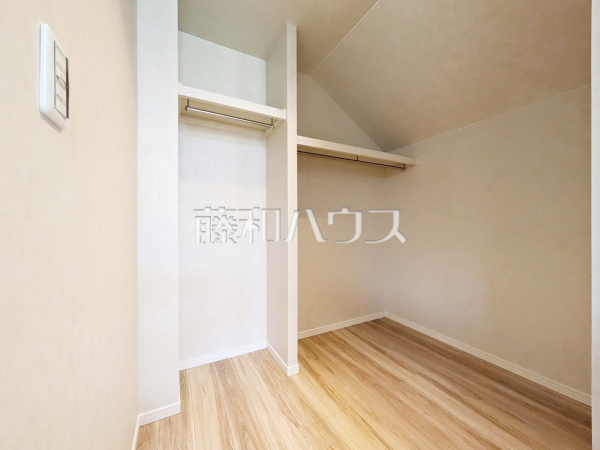 2号棟　ウォークインクローゼット　【世田谷区北烏山８丁目】