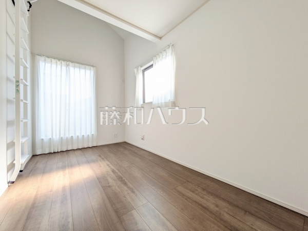 ≪1号棟　居室≫全居室角部屋仕様で2面採光を実現！お天気の良い日には窓を開けて換気もできるので気持ち良いですね。【府中市分梅町３丁目】