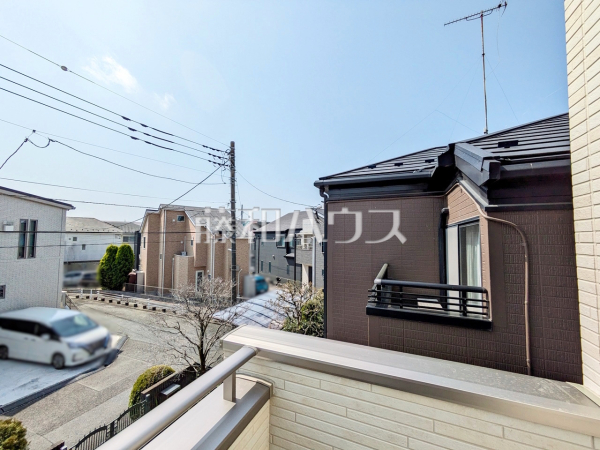 《1号棟　バルコニー眺望》 物件の事、諸費用の事など、小さな疑問も、お気軽にご連絡・ご相談下さい。 【府中市分梅町３丁目】
