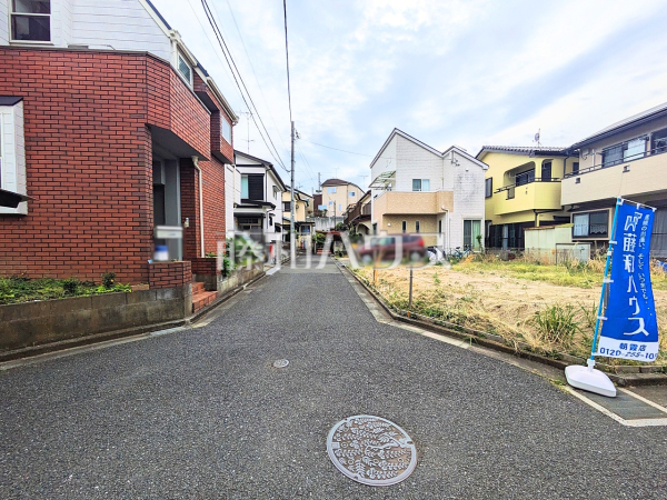 接道状況および現場風景　【富士見市諏訪１丁目】 平日のご案内も可能です。まずはお気軽にお問合せ下さいませ。 