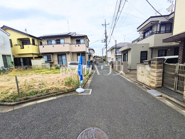 接道状況および現場風景　【富士見市諏訪１丁目】周辺環境はもちろん、日当たりや設備仕様など、実際に行ってみないと分からないことも多くございます。担当がご案内いたしますので、お気軽にお問い合わせください。