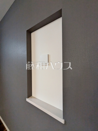 ニッチ　【日野市落川】
ちょっとした小物等を飾る飾り棚として使ったり、洗面所やトイレのようにスペースが限られた場所の収納スペースとしても活用できるニッチ有。　