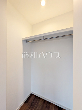 収納　【日野市落川】
各居室にはクローゼットを完備し、家具を置くスペースが確保しやすい設計がされております。　