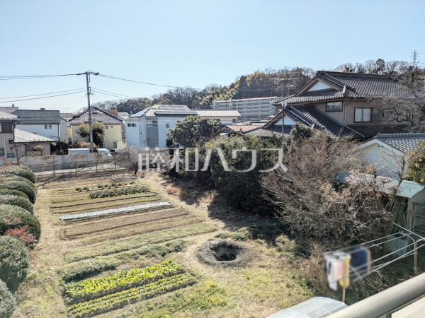 バルコニー　【日野市落川】 周囲に高い建物のないエリアのため、空が大きく感じます。 