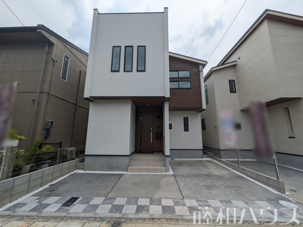 2号棟　外観およびカースペース　【小牧市藤島２丁目】