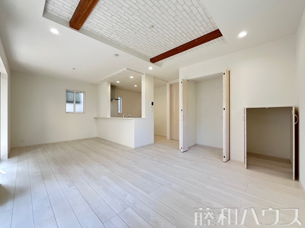2号棟　リビング　【小牧市藤島２丁目】