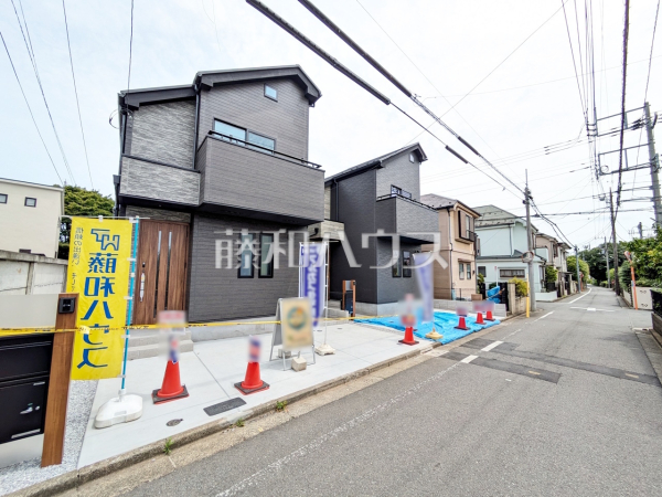 接道状況および現場風景　【調布市深大寺元町４丁目】 お住まい探しは、家の良し悪しだけでなく周辺環境も重要なポイントです。ぜひ一度お客様の目でご覧ください。 