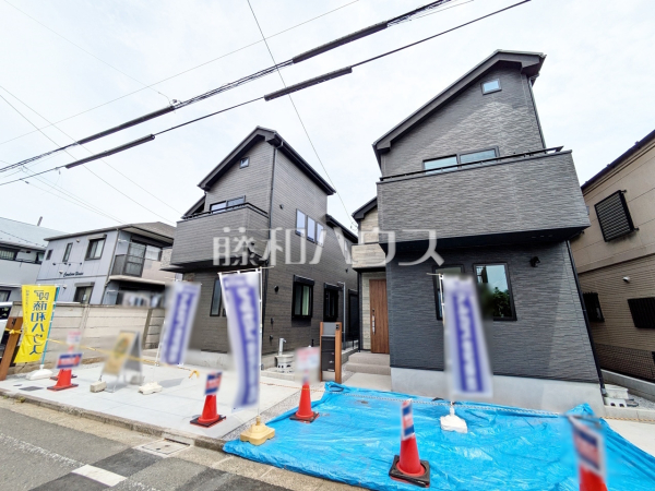 外観　【調布市深大寺元町４丁目】
モノトーンを中心とした配色の現代的なデザイン。直線的ですっきりとしたデザインが、お客様のお住まいを都会的に印象づけます。　