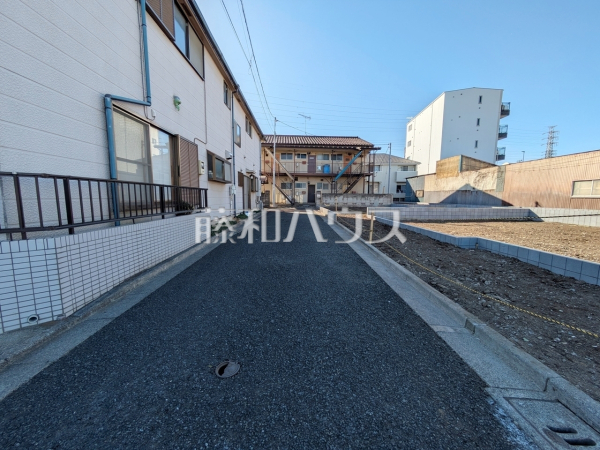 収納力豊富なウォークインクローゼットで、バッグや小物類も片付きます。【練馬区西大泉５丁目】
