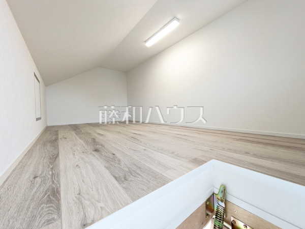 A号棟　小屋裏収納　【調布市深大寺元町４丁目】 さまざまな用途に利用できる小屋裏収納つき 
