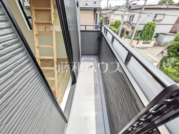 B号棟　バルコニー　【調布市深大寺元町４丁目】
居室から直接バルコニーへ出られる為、晴れた日は布団を干すことができます。
