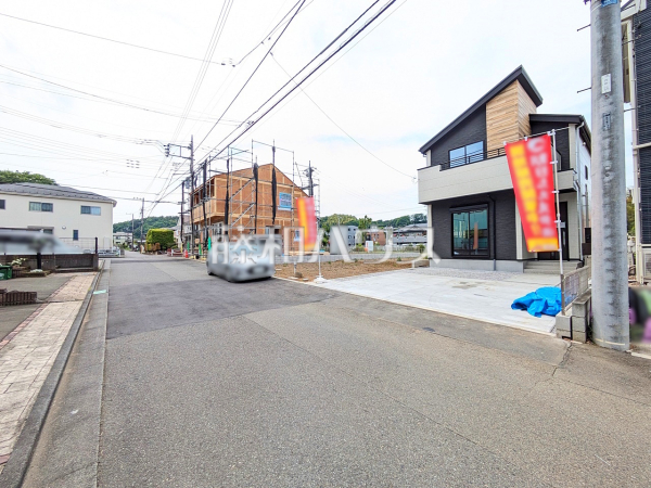 接道状況および現場風景　【八王子市上柚木】良い物件をゲットするためには早め早めのチェックをおすすめ致します。未完成の今のうちにぜひお問合せ下さいませ！　