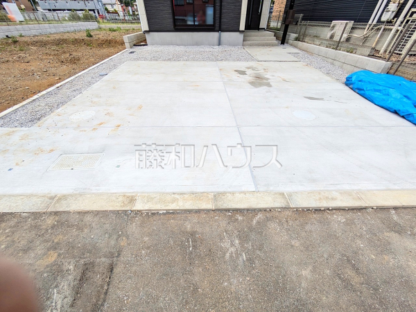 カースペース　【八王子市上柚木】南道路で、さらに南側にカースペースがあり日当たり良好です。　