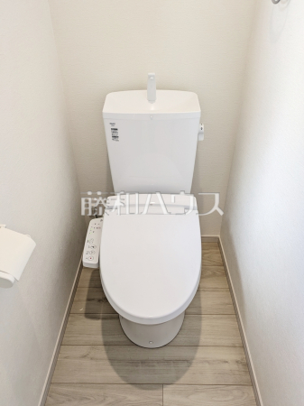 各階にトイレがあると、階段の上り下りをせずに済むため就寝時なども便利です。　【富士見市鶴瀬東２丁目】