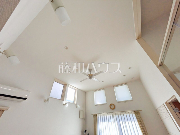 明るい空間で家族団らんを楽しんでいただけます。　【練馬区大泉町４丁目】