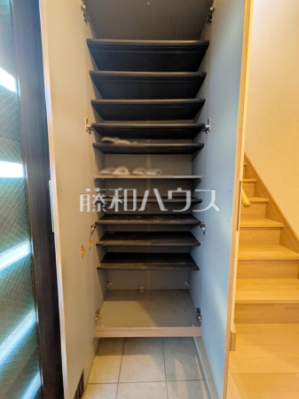 玄関収納　【練馬区東大泉６丁目】