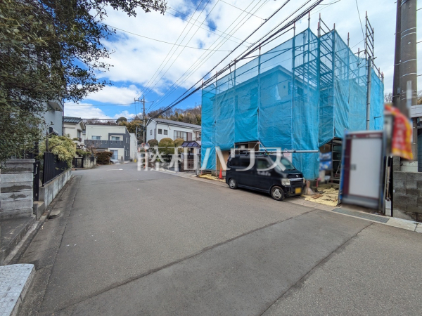 2号棟　接道状況および現場風景　【八王子市中野山王２丁目】平日のご案内も可能です。まずはお気軽にお問合せ下さいませ。　