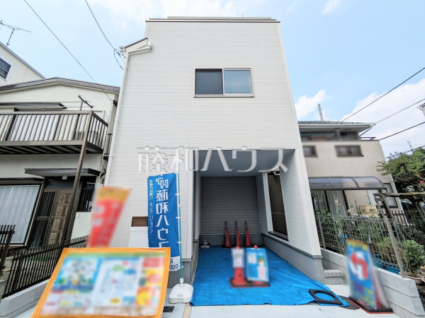 外観　　
生活に溶け込むシンプルなデザインの外観が魅力の新邸です。　
