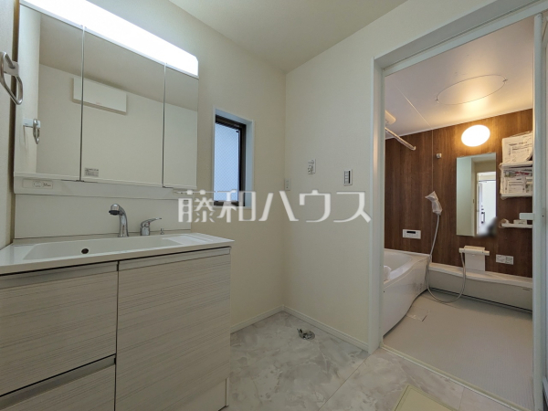 浴室は換気・乾燥・暖房機付きで、入浴前も入浴後も快適です。　　【府中市清水が丘２丁目】
