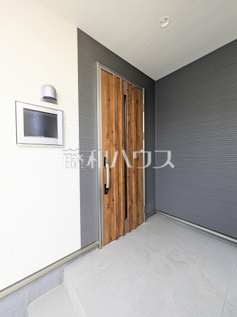 玄関　【志木市中宗岡５丁目】