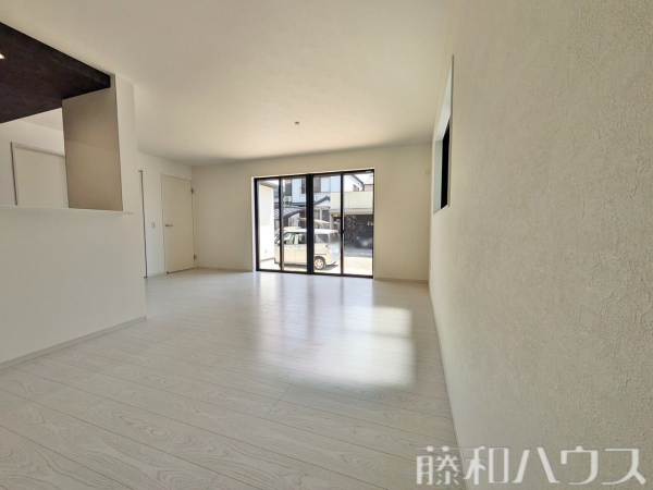 リビング　【名古屋市守山区高島町】