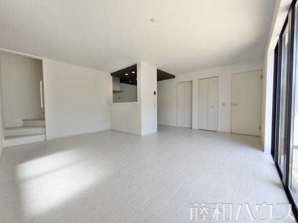 リビング　【名古屋市守山区高島町】