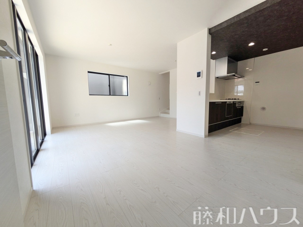 リビング　【名古屋市守山区高島町】