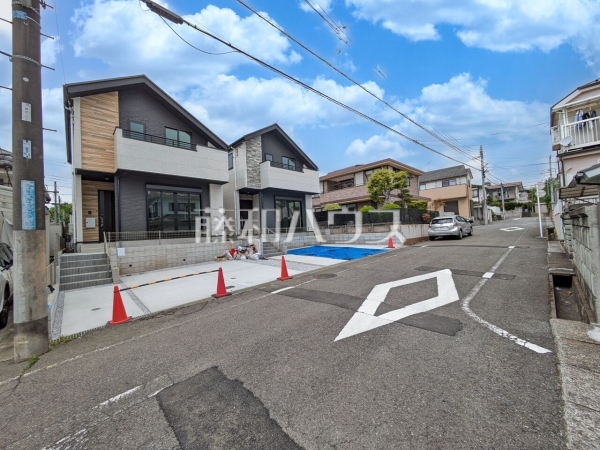 接道状況および現場風景　【八王子市富士見町】
前面道路mなので、運転が少し苦手な方でも運転・駐車がしやすそうですね。　