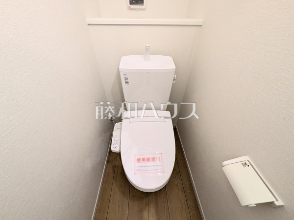 1号棟　トイレ　【八王子市富士見町】
ウォシュレット付きトイレ！リビング・お風呂に続いて意外と癒しの空間かも！？　