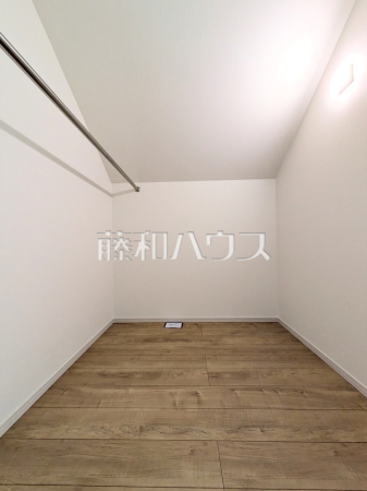 1号棟　ウォークインクローゼット　【八王子市富士見町】
収納力豊富なウォークインクローゼットで、バッグや小物類も片付きます。　