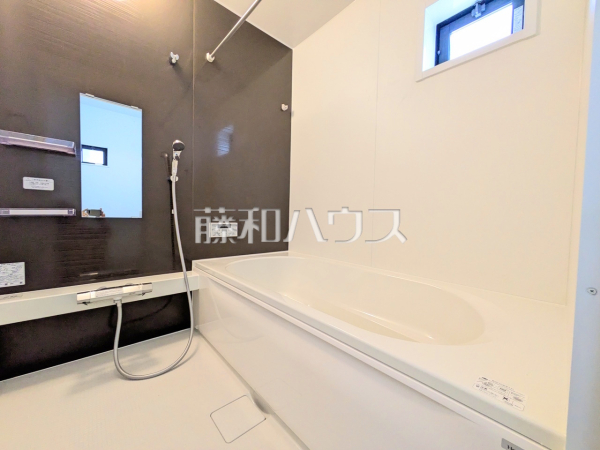 1号棟　浴室　【八王子市富士見町】
落ち着いた色合いで疲れたからだを癒す、贅沢なくつろぎ空間です。　