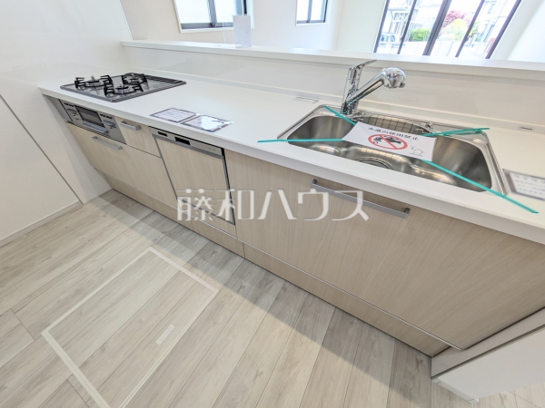 2号棟　キッチン　【八王子市富士見町】
ご家族の様子がわかり、会話も楽しめる対面式システムキッチン　
