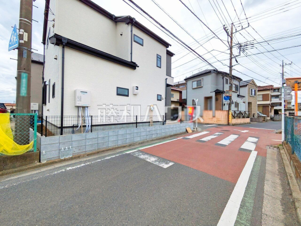 接道状況および現場風景　【所沢市上新井５丁目】 平日のご案内も可能です。まずはお気軽にお問合せ下さいませ。 