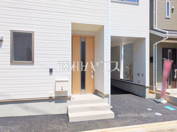 4号棟　玄関　【和光市下新倉３丁目】見学はしたいけど、なかなか時間が取れない…そんな方に出勤前や仕事終わりにマイホームを見学できるサポートをいたします。