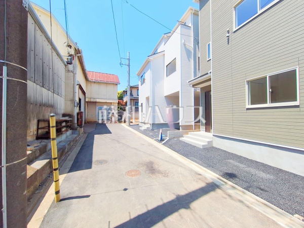 接道状況および現場風景　【和光市下新倉３丁目】お住まい探しは、家の良し悪しだけでなく周辺環境も重要なポイントです。ぜひ一度お客様の目でご覧ください。　