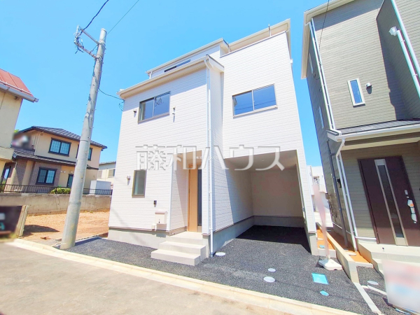4号棟　外観　【和光市下新倉３丁目】白を基調とした明るめの配色で、柔らかくほっこりとした姿のマイホームです。