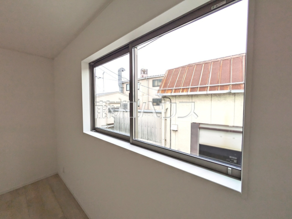 リビング　【和光市下新倉３丁目】