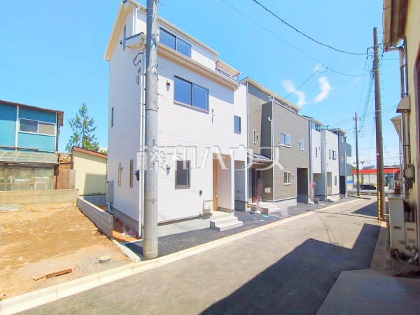 接道状況および現場風景　【和光市下新倉３丁目】堂々完成、いつでもご内覧いただけます！ぜひ実物をご覧いただきたく思います。喜んでご案内いたしますのでお気軽にお問合せ下さい。　

