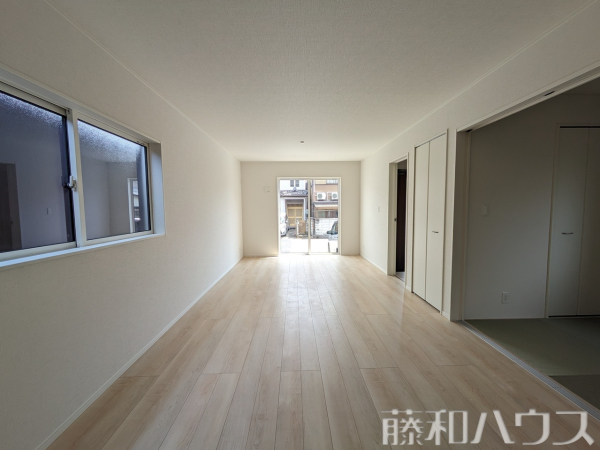 リビング　【岩倉市中本町葭原】