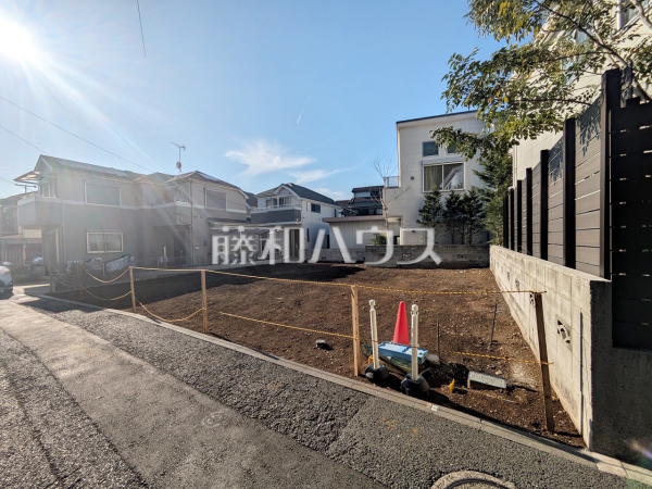 現地写真　【杉並区和泉２丁目】建築条件はございませんので、ライフスタイルに合わせた自由なマイホームづくりが可能です。