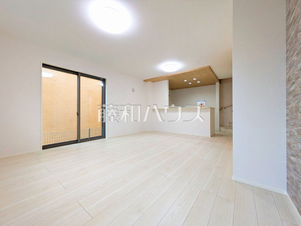 リビング　【東村山市青葉町３丁目】