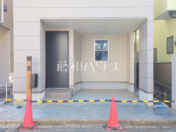 B号棟　玄関　【富士見市東みずほ台３丁目】