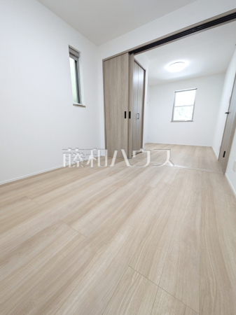 B号棟　納戸側から（写真奥：居室）　【富士見市東みずほ台３丁目】