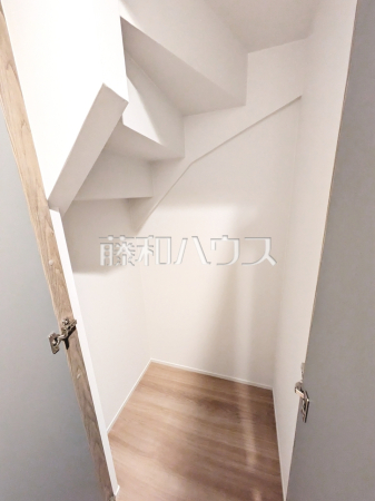 B号棟　収納　【富士見市東みずほ台３丁目】