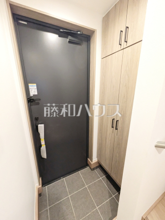 B号棟　玄関ホール／玄関収納　【富士見市東みずほ台３丁目】