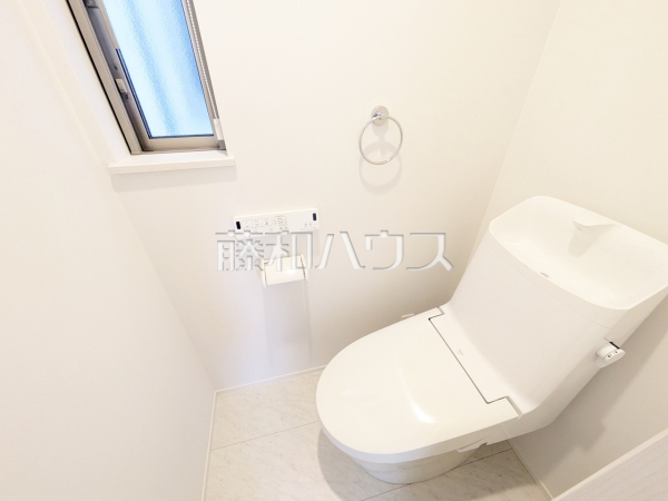 A号棟　各階にトイレがあると、階段の上り下りをせずに済むため就寝時なども便利です。【富士見市東みずほ台３丁目】