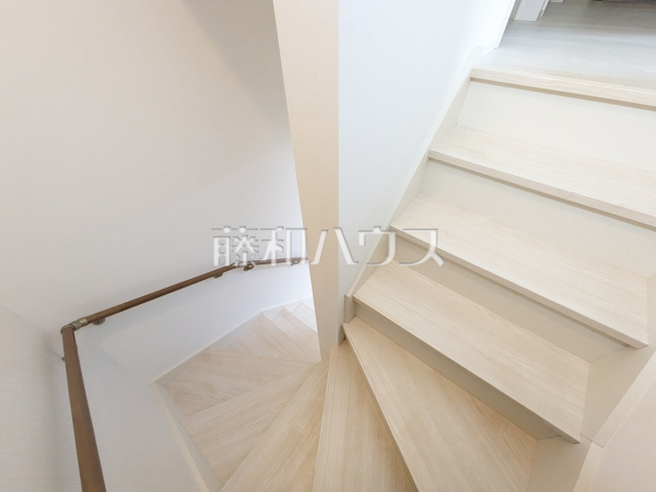 8号棟　階段　【武蔵村山市中央３丁目】